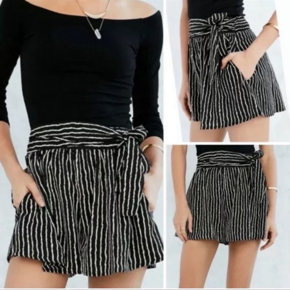 Silence + Noise striped paperbag high waist shorts Large